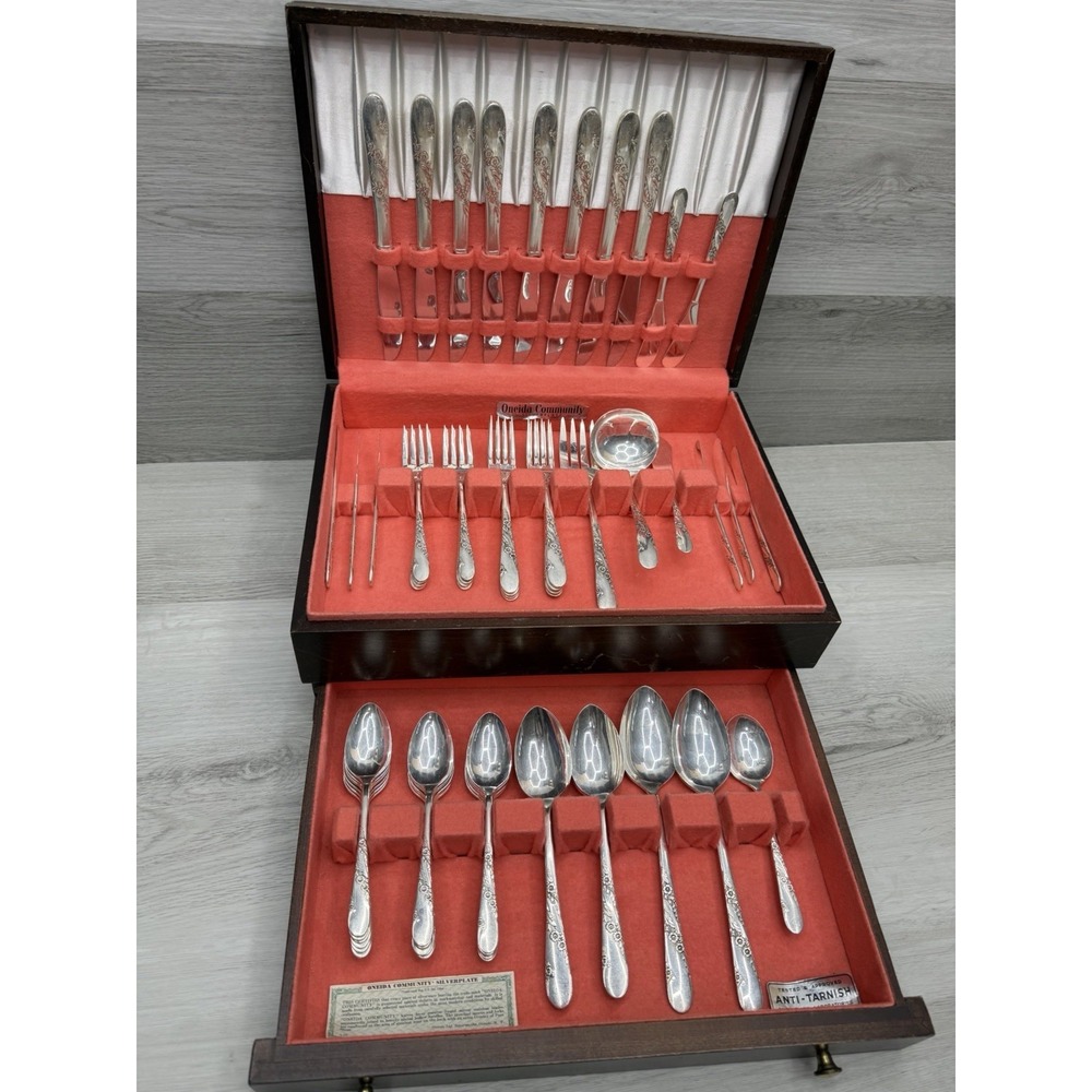 Oneida Community Bridal Wreath Silverplate 62pc Flatware Set 1955 Wood Box